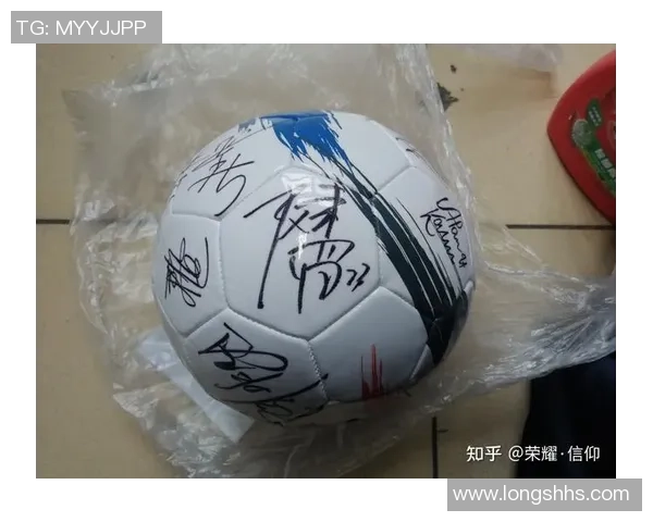 足球明星签名卡的市场价值如何影响其收藏价值分析